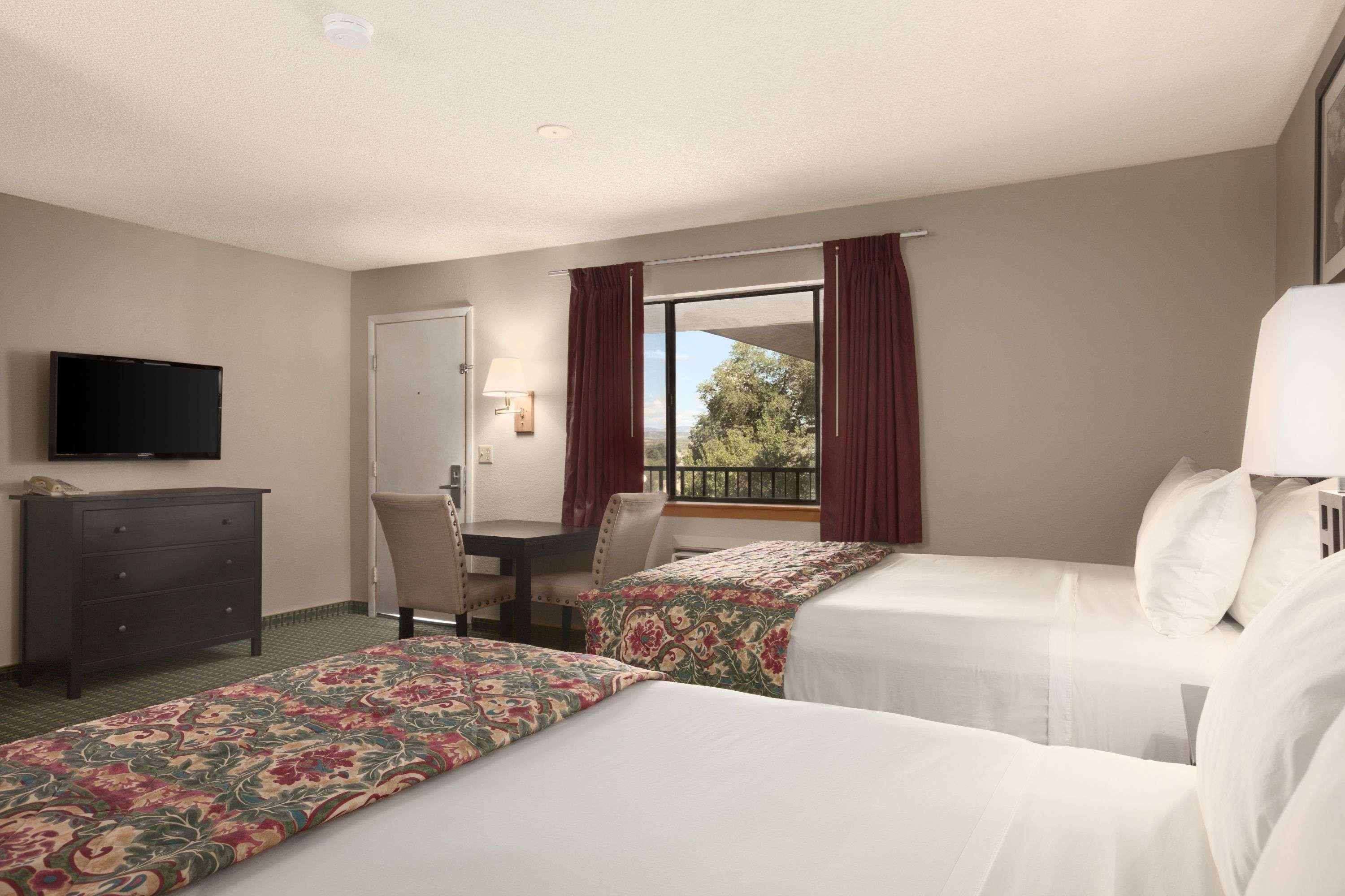Days Inn By Wyndham Cortez Esterno foto