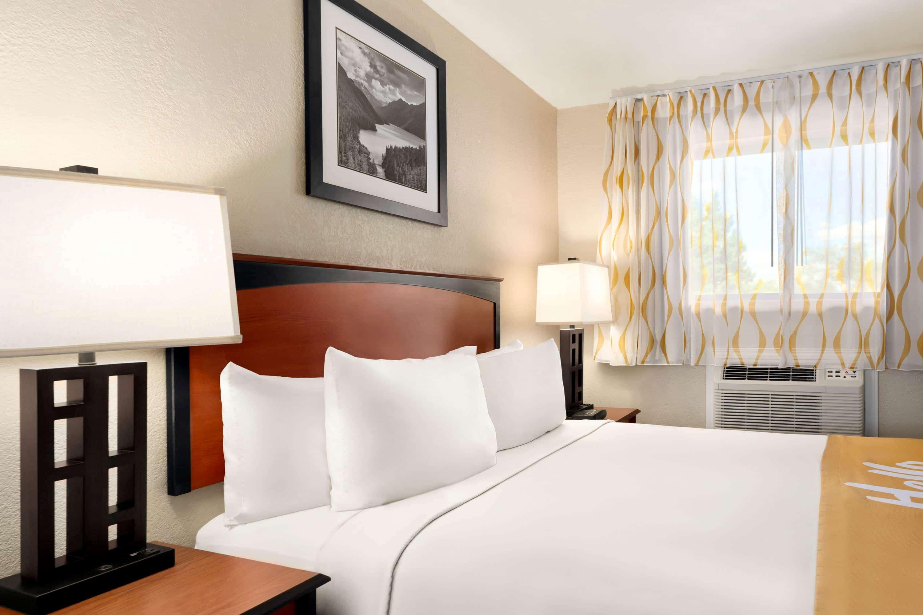 Days Inn By Wyndham Cortez Esterno foto