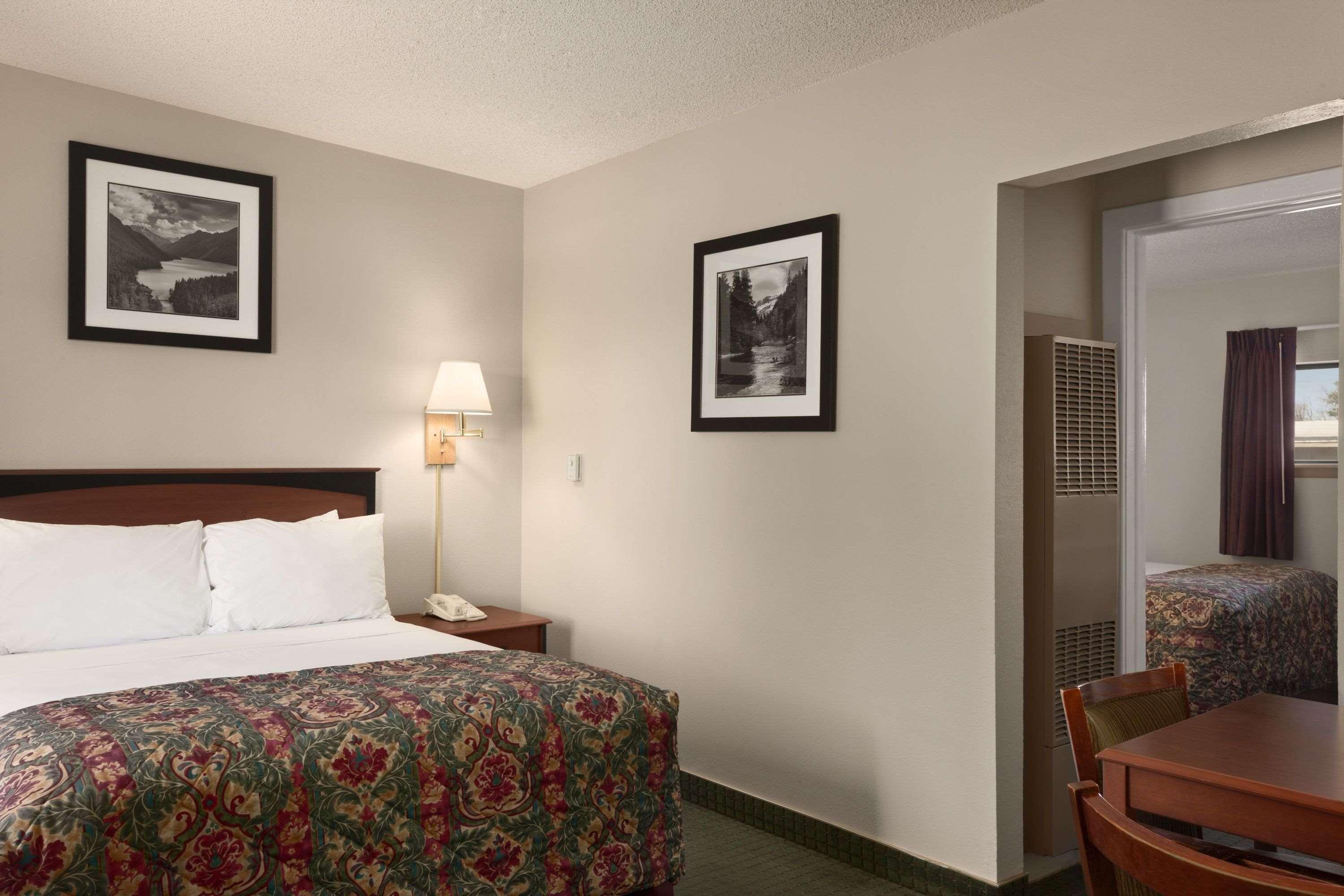 Days Inn By Wyndham Cortez Esterno foto