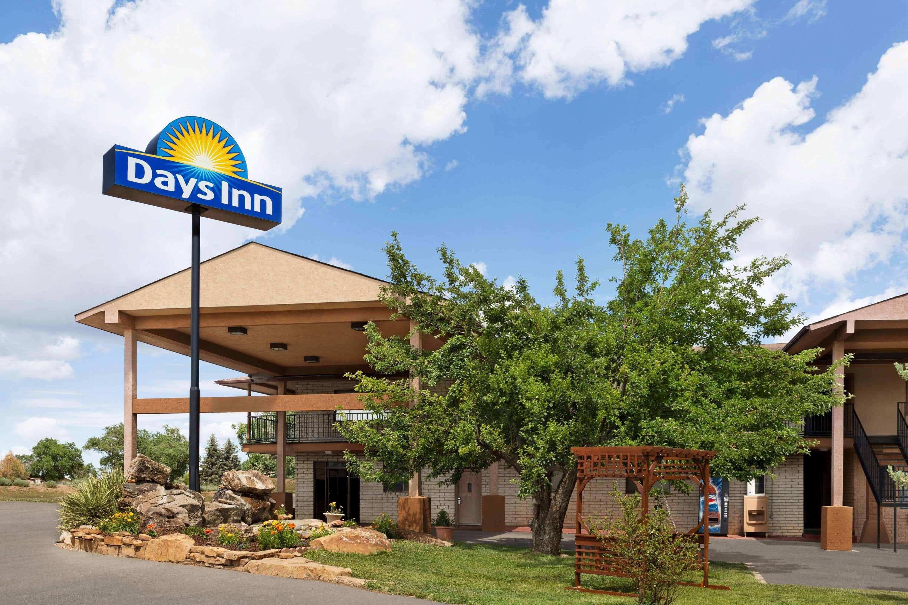 Days Inn By Wyndham Cortez Esterno foto
